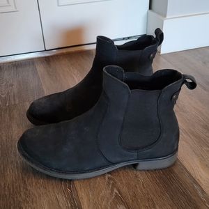 Denver Hayes Black Chelsea Boots
